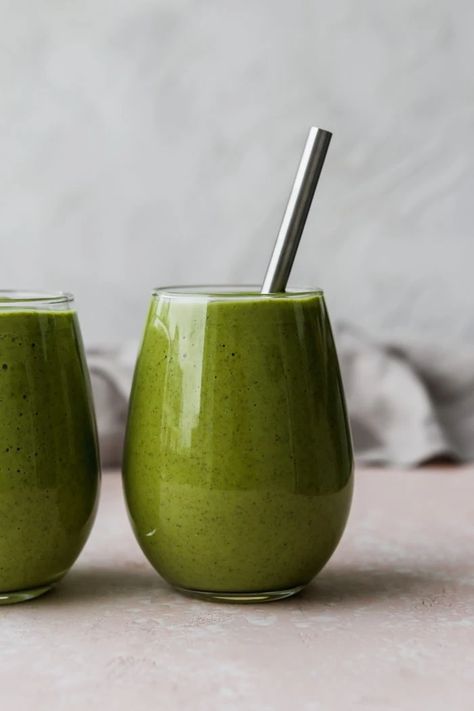 Pear Smoothie Recipes, Green Smoothie Vegan, Green Breakfast Smoothie, Green Breakfast, Smoothies Vegan, Pear Ginger, Raw Pumpkin Seeds, Ginger Smoothie, Healthy Wellness