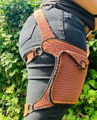 Crochet Patterns Cottagecore, Crochet Wrist Wallet, Beginner Crochet Clothing Patterns, Accessories To Crochet, Free Crochet Wallet Patterns, Dnd Crochet Ideas, Basic Crochet Patterns, Crochet Belt Bag Free Pattern, Ren Faire Crochet Pattern