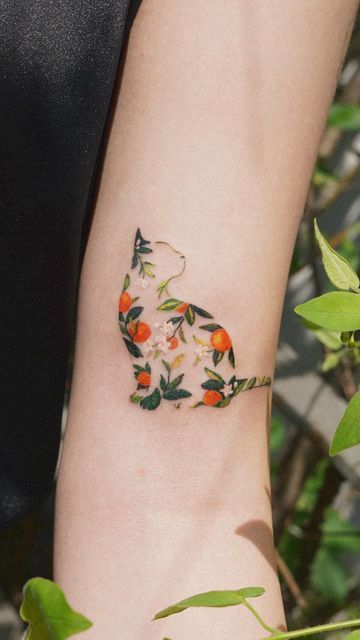 Floral Cat Tattoo, Cute Cat Tattoo, Intricate Tattoo, Cat Tattoo Designs, Tatuaje A Color, Cat Tattoos, Tattoo Magazines, Floral Cat, Tattoo Outline