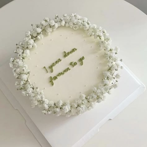 Minimalist Cake Decorating Ideas, Aesthetic Wedding Cake Korean, Wedding Bento Cake, Birthday Cake Inspiration Aesthetic, Korean Inspired Cake, Cute Minimalist Cake, Minimalist Cake Aesthetic, Minimalistic Birthday Cake, Minimalist Cake Birthday