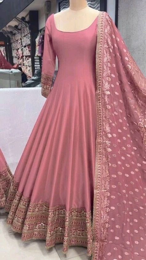 Fashion Indian Outfits, Simple Dress Casual, Indian Wedding Gowns, Simple Lehenga, Party Wear Dress, Wedding Party Wear, Anarkali Dress Pattern, Dress Salwar Kameez, Desi Fashion Casual