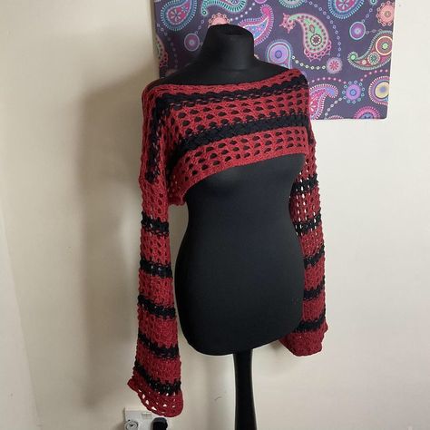 Crochet Red And Black Sweater, Emo Crochet Top, Crochet Tops For Winter, Rockstar Gf Crochet, Grunge Crochet Clothes, Gothic Crochet Clothes, Goth Crochet Sweater, Crochet Clothes Goth, Crochet Top Goth