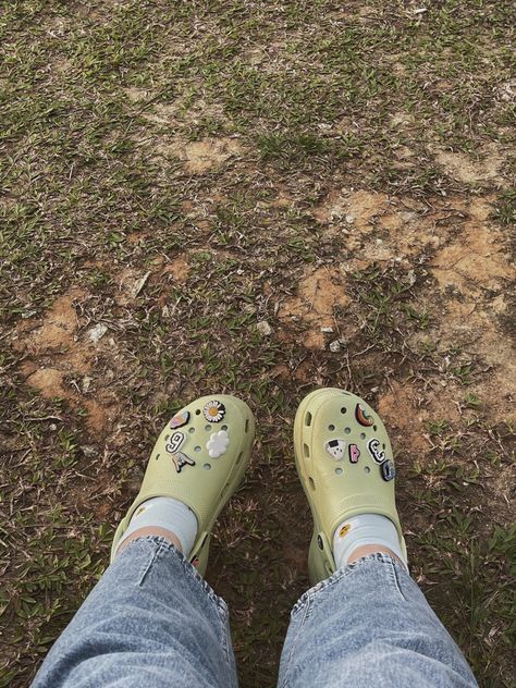 Green Crocs Aesthetic, Crocs Cute, Green Crocs, Crocs Aesthetic, Green Outfit, Neon Green, Life I, Daisy, Neon