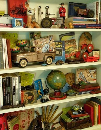 Interior Design Minimalist, Minimalist Interior Style, Toy Display, Antique Mall, Antique Toys, Old Toys, Minimalist Decor, Displaying Collections, Minimalist Home