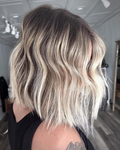 Dirty Blonde Shaggy Bob with White Front Pieces Outgrown Highlights, Dark Roots Blonde Hair Balayage Short, Ash Blonde Dark Roots, Cool Blonde Balayage Dark Roots, Balayage Low Maintenance, Blonde Shaggy Bob, Dark Hair Bobs, Low Maintenance Balayage, Dark Roots Blonde Hair Balayage