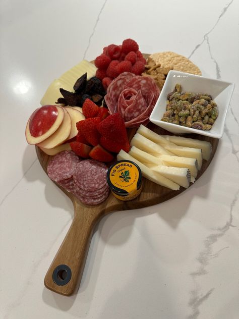 I made this quick mini board to enjoy for my birthday dinner. Everyone loved it! Small Birthday Charcuterie Board, Mini Chucuttery Board Ideas, Cutie Charcuterie Board, Birthday Party Snack Board, Board Night Food Ideas, Charcuterie Board Game Night, Charcuterie Board Ideas Mini, Small Snack Board, Shacuttery Board Diy