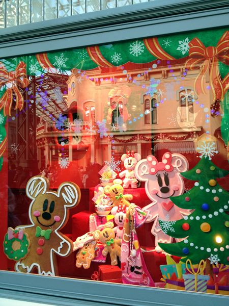 Disney Christmas Disney Outdoor Decor Christmas, Disney Christmas Porch, Disney Christmas Window Decorations, Tokyo Disney Christmas, Disney Christmas Office Decorations, Disney Xmas Decorations, Christmas Disney Decor, Disney Christmas Outdoor Decorations, Disney Outdoor Christmas Decorations