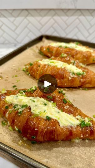 Garlic Cheese Croissants, Costco Croissants Ideas, Korean Croissant, Garlic Croissants, Croissants Ideas, Costco Croissants, Savory Croissant, Cream Cheese Croissant, Scallion Cream Cheese