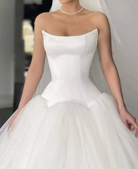 Alexander Wang Wedding Dress, Mermaid Tulle Wedding Dress, Vera Wang Wedding Dress Vintage, Drop Waist Wedding Dress, Wedding Dresses Vera Wang, Classy Wedding Dress, Fancy Wedding Dresses, Wedding Dresses Corset, Dream Wedding Ideas Dresses