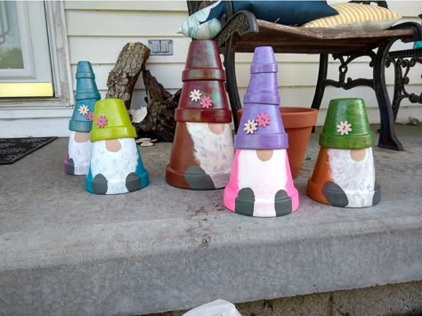 Plant Pots Crafts, Terra Cotta Pot Crafts Diy, Gnome Crafts, Gnome Ideas, Clay Pot Projects, Flower Pot People, Garden Art Drawing, Garden Art Diy Easy, Pot People