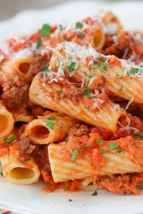 Quick and Simple Meat Sauce For Pasta Simple Meat Sauce, Quick Dinner Options, Lazy Lasagna, Sauce For Pasta, Pasta With Meat Sauce, Meat Sauce Recipes, Bolognese Sauce, Savory Sauce, Dinner Options