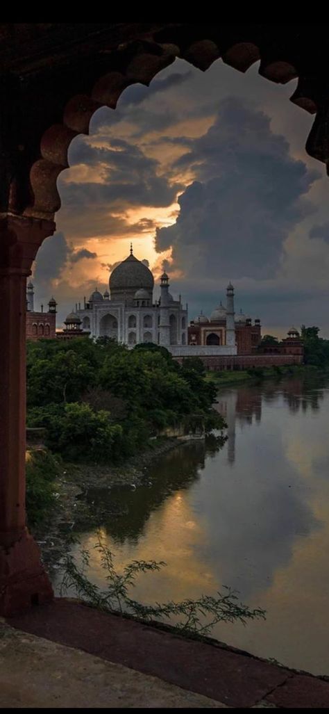 Taj Mahal photography, landscape wallpaper, nature beauty, natural lover Indian Aesthetic Landscape, Indian Monuments Aesthetic, Historical Places Aesthetic, Jainism Aesthetic, Indian Aesthetic Background, Indian Landscape Photography, Taj Mahal Wallpaper, Taj Mahal Photography, Indian Countryside