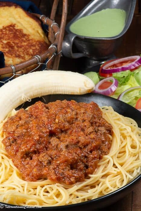 Suugo is what Somali's call their pasta sauce,  This dish is excellent and always served with a banana.  You should try it! #suugo #somalipasta #somalifood Somali Food Recipes, Cute Funny Matching Pfp, Somalia Food, Somalian Food, Somali Recipes, Somali Recipe, Funny Matching Pfp, Somali Food, Somali Culture