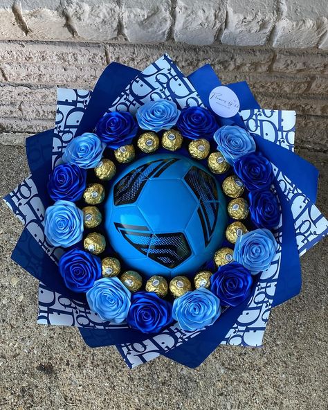 Soccer ball bouquet💙 #flowerbykk#soccer#florist#irvingtx#bouquet Unique Gift Idea For Boyfriend Birthday, Soccer Valentine Ideas, Soccer Ramos For Guys, Soccer Ball Bouquet, Basketball Flower Bouquet, Ribbon Roses Bouquet For Boys, Soccer Bouquet Flowers, Soccer Flower Bouquet, Rose Bouquet For Men