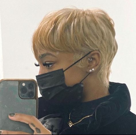 Driving Video, Natural Hair Short Cuts, Short Hair Pixie Cuts, Bald Hair, Short Sassy Hair, Pelo Afro, Blonde Pixie Cuts, Sassy Hair, Hair Pixie