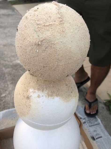 DIY-How to make a Cancun Snowman out of sand Beach Christmas Yard Decor, Tropical Christmas Outdoor Decor, Surfing Santa Decoration, Pool Themed Christmas Tree, Diy Sand Snowman, Christmas In July Parade Float Ideas, Christmas In July Float Ideas, Christmas In July Tree Ideas, Beach Christmas Office Decorations