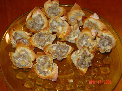 Sausage And Cheese Wontons Recipe - Food.com: Food.com Sausage Stars, Wonton Appetizers, Wonton Wrapper Recipes, Cheese Wontons, Cream Cheese Wontons, Won Ton, Wonton Recipes, Wonton Wrappers, Dips Appetizers