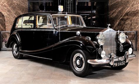 Every Rolls-Royce, Bentley offered sells during RM Sotheby’s auction Royal Rolls, Rolls Royce Phantom 2, Rolls Royce Models, Rolls Royce Corniche, Classic Rolls Royce, Royce Car, Police Lights, Rolls Royce Silver Cloud, Phantom 2