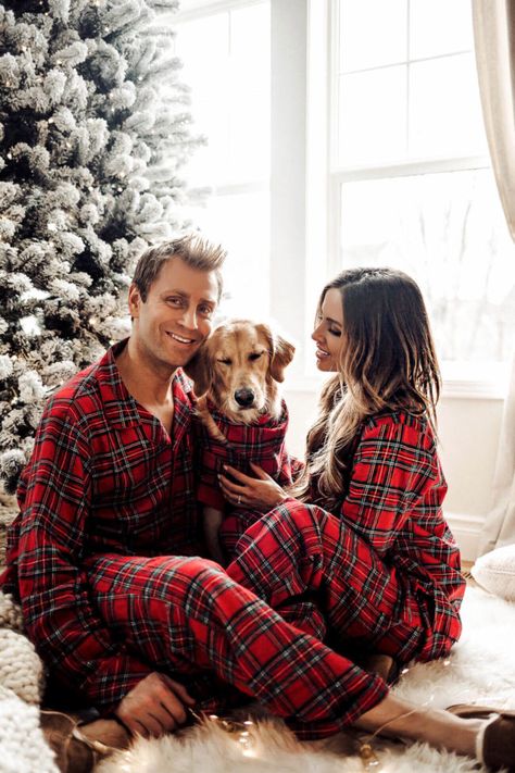 Christmas Pajamas For The Whole Family. - Mia Mia Mine Christmas Pictures Friends, Family Christmas Pictures Outfits, Dog Christmas Pictures, Christmas Couple Photos, Christmas Couple Pictures, Christmas Pictures Outfits, Christmas Family Photoshoot, Family Christmas Outfits, Christmas Card Pictures