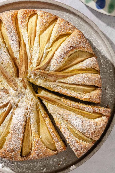 Pears Recipes Easy, Cool Cake Recipes, Fresh Pear Recipes, Pear Recipes Easy, Pears Recipes, Pear Cake Recipes, Carrot Zucchini, Easy Cake Recipe, Winter Baking