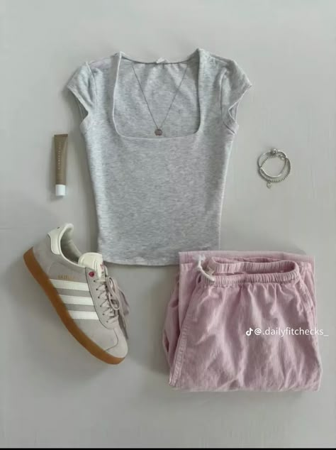 Freshmen Outfits, Her Drawing, School Homework, Casual Preppy Outfits, Trendy Outfits For Teens, Cute Lazy Day Outfits, Outfit Inspo Casual, Cute Preppy Outfits, Simple Trendy Outfits