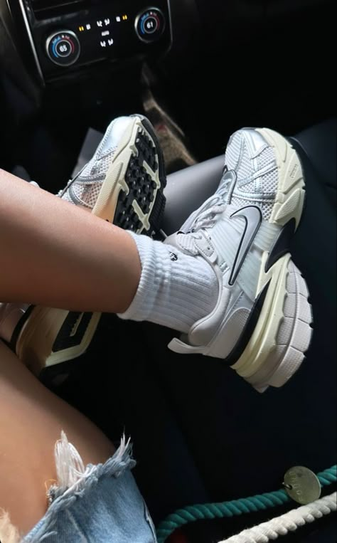 @palomameehan Nike V2k Run Outfit, Nike V2k Run, Wallpapers Shoes, Shoe Collection Aesthetic, Shoes With Outfits, Shoes Aesthetic Heels, Shoe Wallpapers, Easter Shoes, Nike V2k