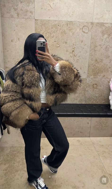 Casual Leather Trench Coat Outfit, Fur Coat Jeans Outfit, Fall Fits Classy, Nyc Outfit Ideas Winter, 54 Degree Weather Outfit, Bootcut Jeans Outfit Black Women, Fly Winter Outfits, Winter Fly Fits, Fly Birthday Outfits Black Women