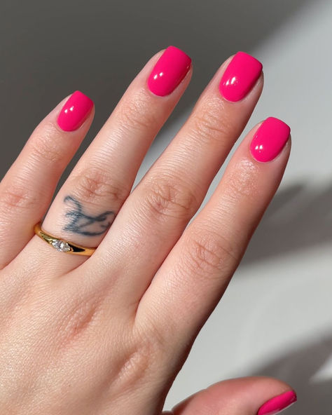 Trending for summer: strawberry margarita nails 🍓🍹

@ellzabethm wears Infinite Shine shade Strawberry Margarita. Margarita Nails, Watermelon Margarita, Strawberry Margarita, Nail Color, Nail Colors, Watermelon, Nails, Beauty, Color