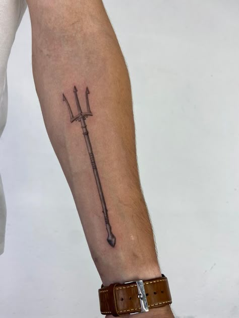 Traditional Nautical Tattoo, Word Tattoo Designs, Brazilian Tattoo, Trident Tattoo, Small Back Tattoos, Poseidon Tattoo, Word Tattoo, Shiva Tattoo Design, Greek Tattoos