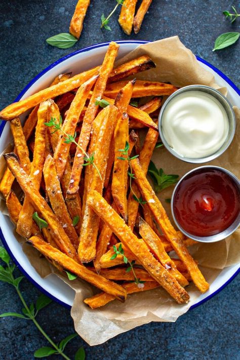 Super crispy and perfectly seasoned Baked Sweet Potato Fries are only four ingredients away! You can even prep them ahead, making for an easy snack or side dish. #SweetPotatoFries #SweetPotatoFriesRecipe #BakedSweetPotatoFries #BakedFries #SweetPotatoRecipes #SweetPotatoes #SideDish #SideDishRecipes Potatoe Fries, Homemade Sweet Potato Fries, Potato Fries Baked, Air Fryer Sweet Potato Fries, Persian Restaurant, Crispy Sweet Potato Fries, Sweet Potato Recipes Fries, Food Hamburger, Low Carb Chips