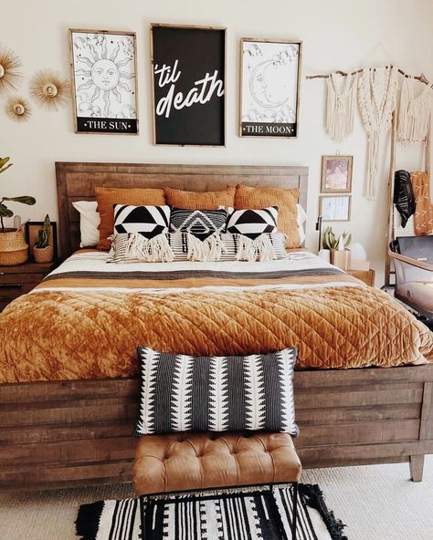 Interiors • Instagram Coziest Bedroom, Western Room, Ranch House Decor, Western Rooms, Western Bedroom Decor, Western Bedroom, Bedroom Decor Inspiration, Western Home, Country Bedroom