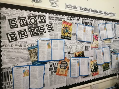 Newspaper Classroom Theme, Newspaper Display Ideas, Y2k Bulletin Board, Scrapbook Bulletin Board Ideas, Wall Newspaper School Ideas, Wall Magazine Ideas School Collage, Wall Magazine Ideas School Aesthetic, Bulletin Board Layout, Newspaper Article Display