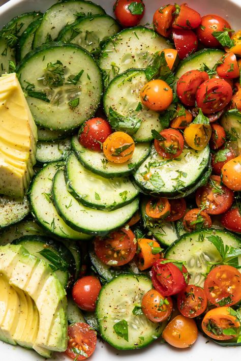 20 Minute Cucumber Avocado Salad With Fresh Herbs - Modern Crumb Greek Cucumber, Cucumber And Tomato Salad, Cucumber And Tomato, Cucumber Avocado Salad, Recipes Greek, Plats Healthy, Tomato Salad Recipes, Cucumber Avocado, Cucumber Tomato Salad