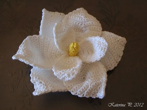 Crochet Magnolia Flower, Magnolia Crochet Pattern, Crochet Magnolia Flower Free Pattern, Crochet Magnolia, Appliqué Crochet, Granny Square Afghans, Crochet Flower Applique, Crochet Shapes, Magnolia Pattern