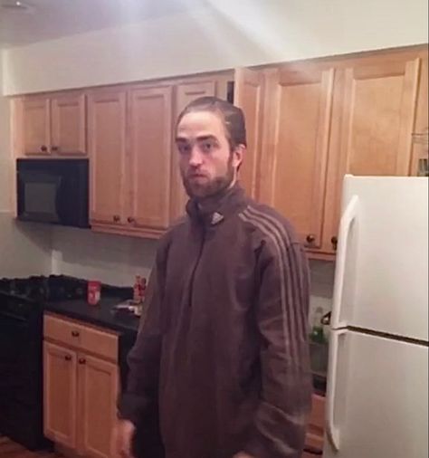 Tracksuit Rob, Couples Halloween Outfits, Couples Halloween, Kawaii Stuff, Edward Cullen, One Photo, Robert Pattinson, Halloween Outfits, Actors