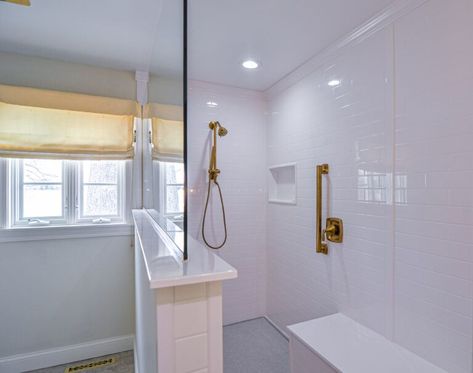 Do you love spending hours tediously cleaning shower tile grout? If you answered “Heck, no!” then you’ll love these alternatives to shower wall tile. In this article, we will tell you about solid surface and acrylic shower wall panels and how they are a maintenance-free, easy-to-clean, completely waterproof option for your shower walls. Shower Walls Ideas Cheap, Porcelain Shower Wall Panels, Cheap Shower Wall Ideas, No Grout Shower Walls, Groutless Shower Walls, Solid Surface Shower Walls, Shower Wall Options, Corian Shower Walls, Acrylic Shower Wall Panels