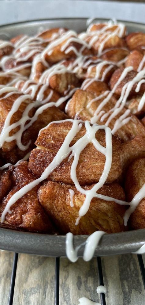 A pan of griddle baked monkey bread. Blackstone Cookies, Blackstone Desserts, Easiest Dessert Recipes, Grill Smoker Recipes, Easy Desserts To Make, Holiday Party Desserts, Black Stone Grill, Michigan Food, Blackstone Griddle Recipes