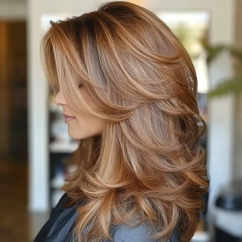 15 Brunette Balayage Hairstyle Ideas: Elegant for Every Season Hair For Fair Skin Brown Eyes, Honey Gold Highlights, Fair Skin Brown Eyes, Hair For Fair Skin, French Bob Hairstyles, Feathered Layered Hairstyles, Brunette Tones, Bold Highlights, Blond Beige