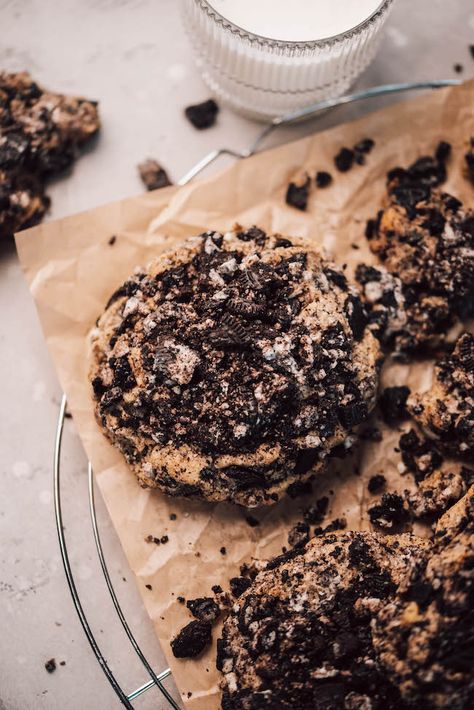 Double Chocolate Oreo Cookies, Gourmet Stuffed Cookies, Vanilla Bean Cookies, Bakery Style Cookies, Cookies And Cream Cookies, Bean Cookies, Cream Cookies, Bakery Ideas, Gourmet Cookies