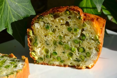 Cake aux petits pois et feta - La p'tite cuisine de Pauline Cake Feta, Cooking Mama, 1 Cake, Restaurant Food, Feta, Muffins, Cooking Recipes, Cake