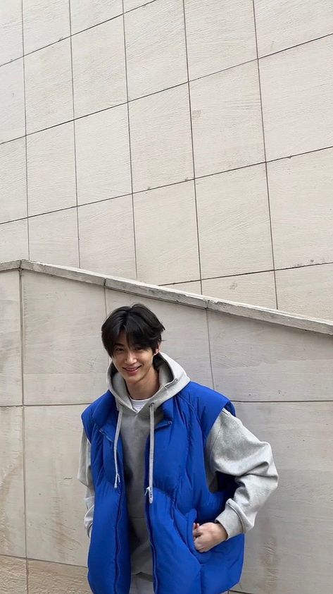 Byeon Woo Seok, Wall