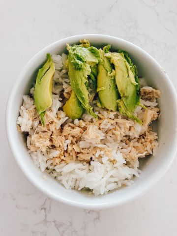 Rice And Avocado, Healthy Tuna Recipes, Tuna Lunch, Rice Bowls Healthy, Tuna Dinners, Rice Avocado, Tuna Rice, Avocado Bowl, Healthy Tuna