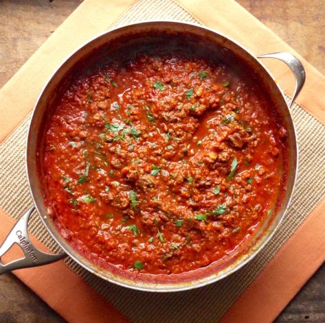 Traditional Italian Meat Sauce Best Meat Sauce, Spaghetti Pasta Recipes, Bolognese Recipes, Cake Sauce, Crab Cake Sauce, Italian Spaghetti Sauce, Meat Sauce Recipe, Italian Meat Sauce, Pizza Sauces