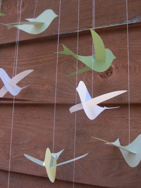 Bird mobile - from Mama - want to make with the kids for Mawlid or baby Paper Birds Diy, Paper Mobiles, Art Craft For Kids, Diy Dollar Tree Crafts, Bird Template, Paper Mobile, Bird Mobile, Women's Retreat, Concert Ideas