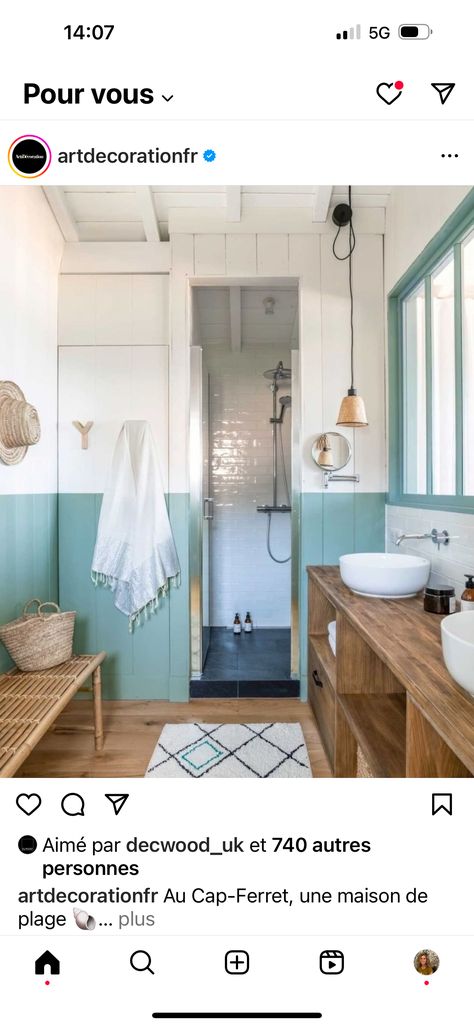 Surf Shack Bathroom, Tiny Beach House Interior, Surf Bathroom, Surf Shack Decor, Small Half Bathroom, Bungalow Bathroom, Tiny Beach House, Small Beach Houses, Beach Bach