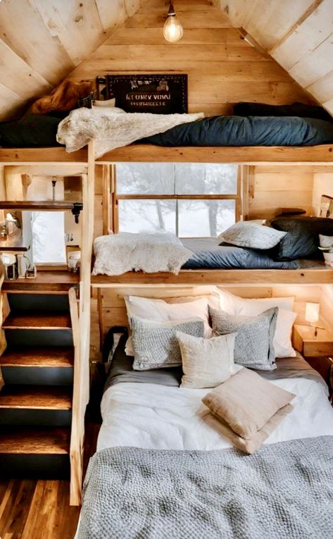 Tiny Home Bed Ideas, Cozy Cabin Bunk Beds, Rustic Tiny House Cabin Interior, Cozy Tiny Home Interior, Cabin Guest Room Ideas, Tiny Guest House Interior, Tiny House Cottage Interior, Small Cabin Homes Interior, Guest Cabin Interior