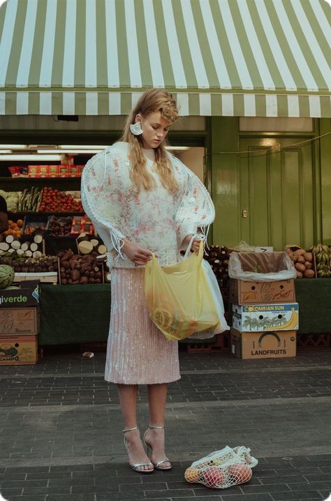 Kitchen Editorial Fashion, Farmers Market Editorial, Supermarket Photoshoot Aesthetic, Shopping Cart Photoshoot, Zara Photoshoot, Zara Photography, Fashion Blogger Aesthetic, Shopping Photoshoot, Vogue Fashion Photography