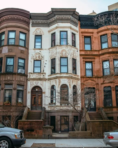 Nyc Brownstone Exterior, Brownstone Architecture, Window Lintel, Brownstone Exterior, Chicago Brownstone, Entryway Window, Old Townhouse, Brownstone House, Nyc Brownstone