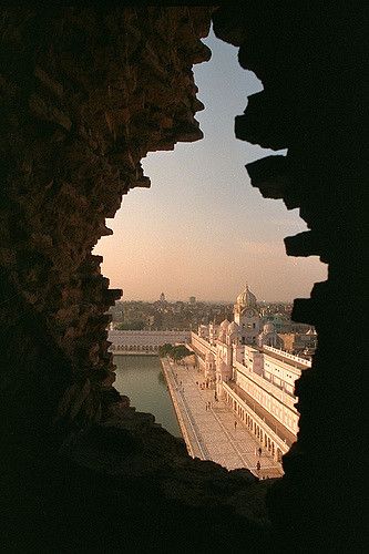 Darbar Sahib, The Light Between Oceans, Harmandir Sahib, Golden Temple Amritsar, Sikh Quotes, Temple Photography, Gurbani Quotes, Guru Nanak, Golden Temple