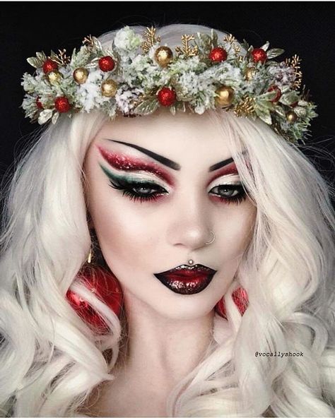 Yule Makeup, Alt Makeup Ideas, Diy Makeup Looks, Makeup Party Ideas, Fantasy Makeup Ideas, Alt Christmas, Goth Xmas, Alt Makeup Looks, Edgy Nail Art